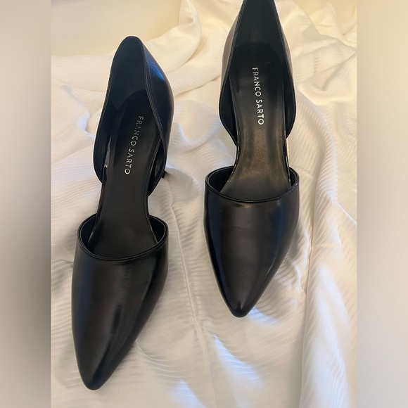 FRANCO SARTO BLACK LEATHER PUMPS. - Picture 1 of 3